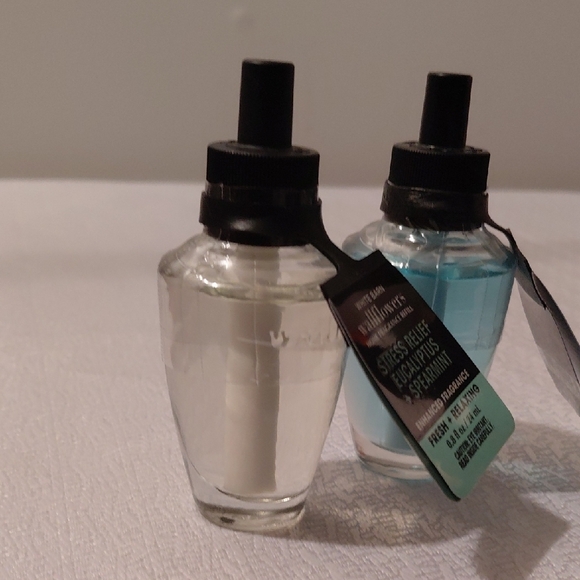Bath & Bodyworks White Barn Wallflowers Fragrance Refill Collections New - Picture 4 of 5